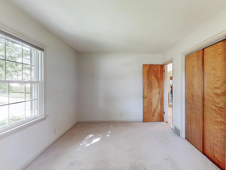 1835 Phelps Ave — Photo 18