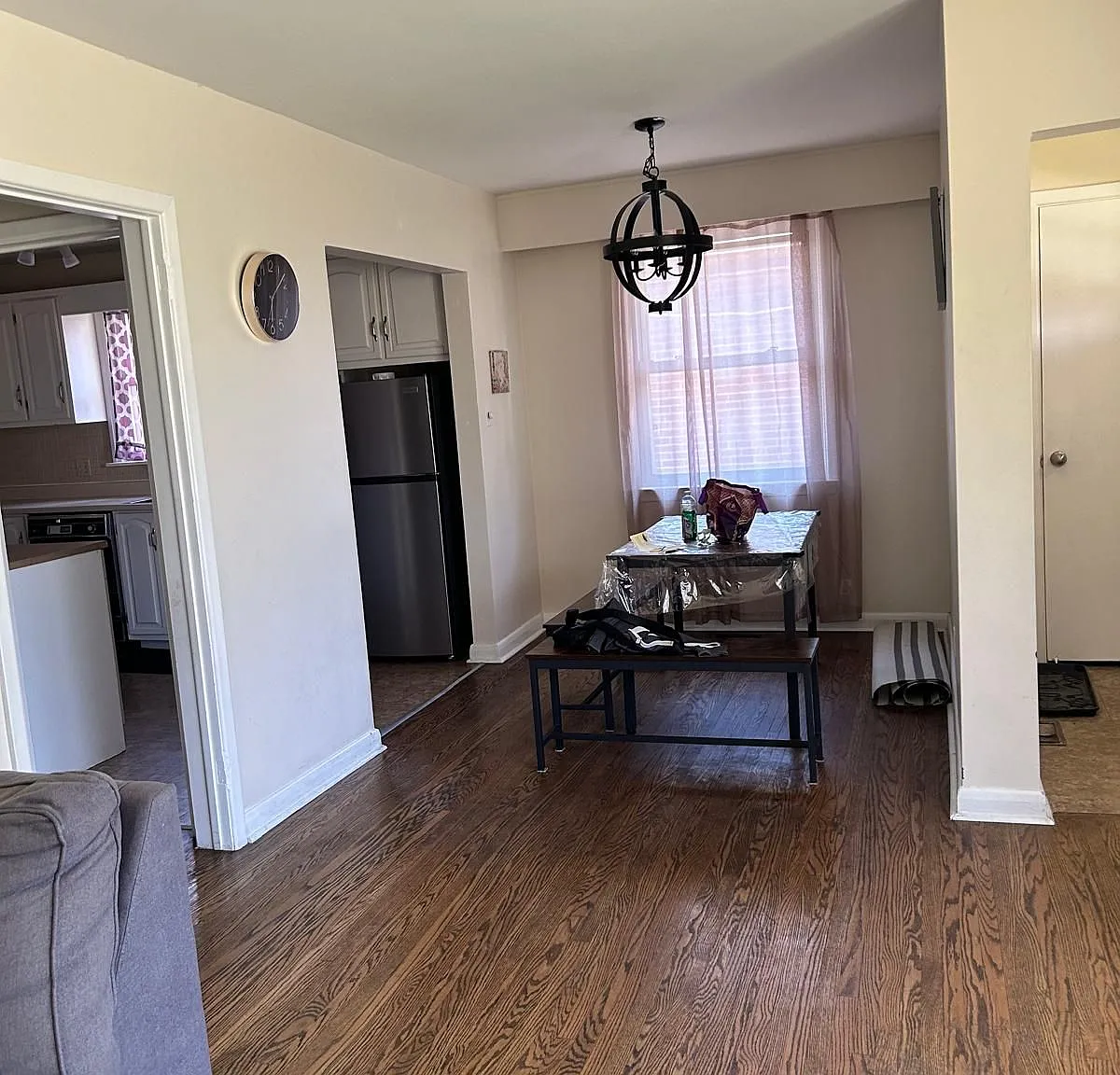 3 bed, $2,200 — Photo 2