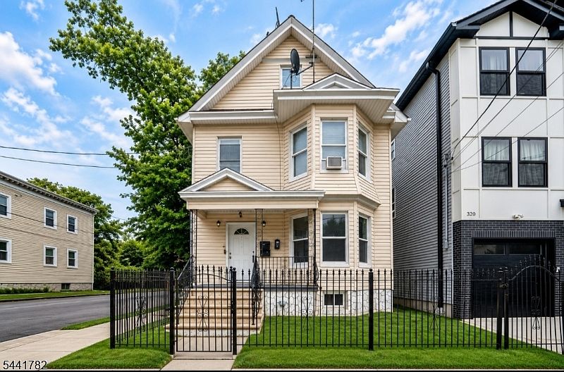 1st image of 318 Grove St