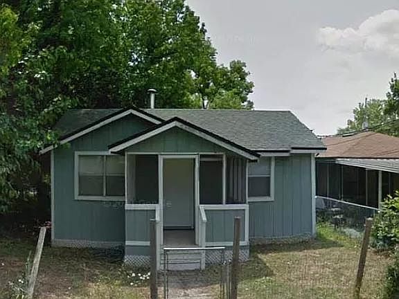 2nd image of 2172 Woodside St