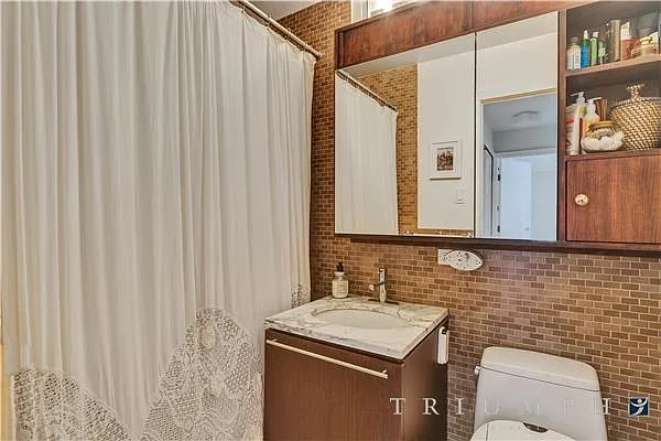 Rented by Triumph Property Group | media 31