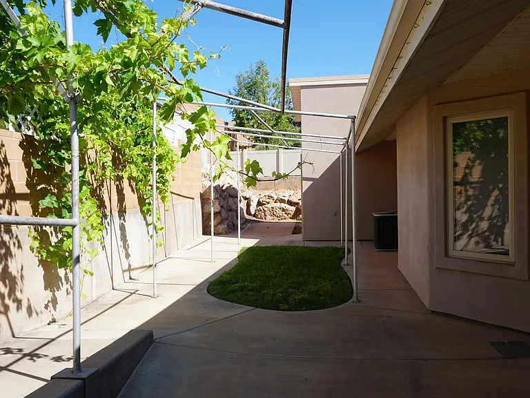 256 S 2040 East Cir — Photo 10