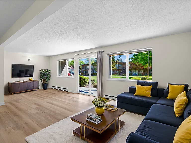 Staged 2 Bedroom 1 Bath w/Garage Staged 2 Bedroom 1 Bath w/Garage