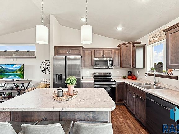 5th image of 9309 W Colton St