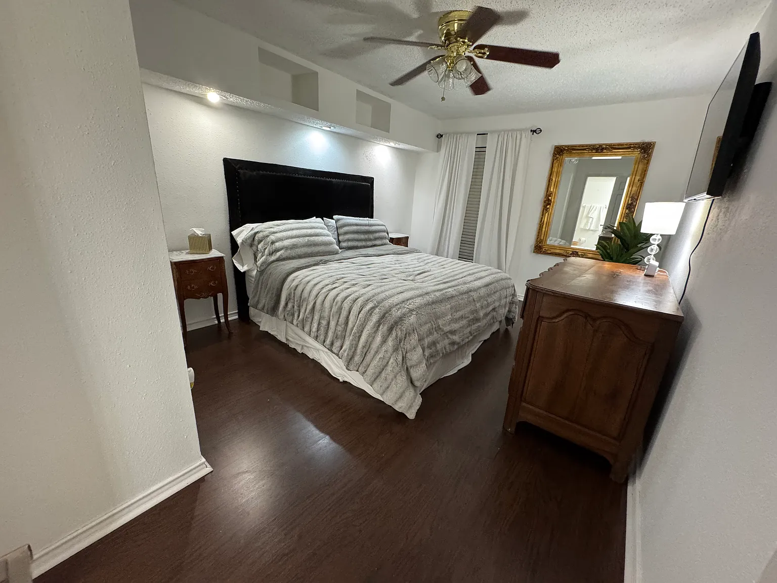 2 bed, 1000 sqft, $1,900 — Photo 4