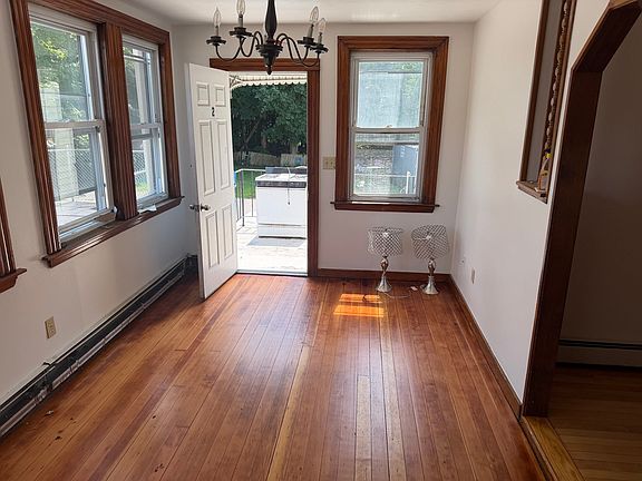 2nd image of 1508 Central St