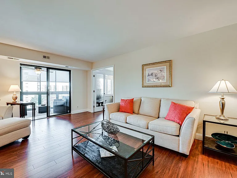 8340 Greensboro Dr #521 — Photo 12