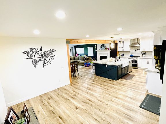 3rd image of 2088 Greenbrier Dr