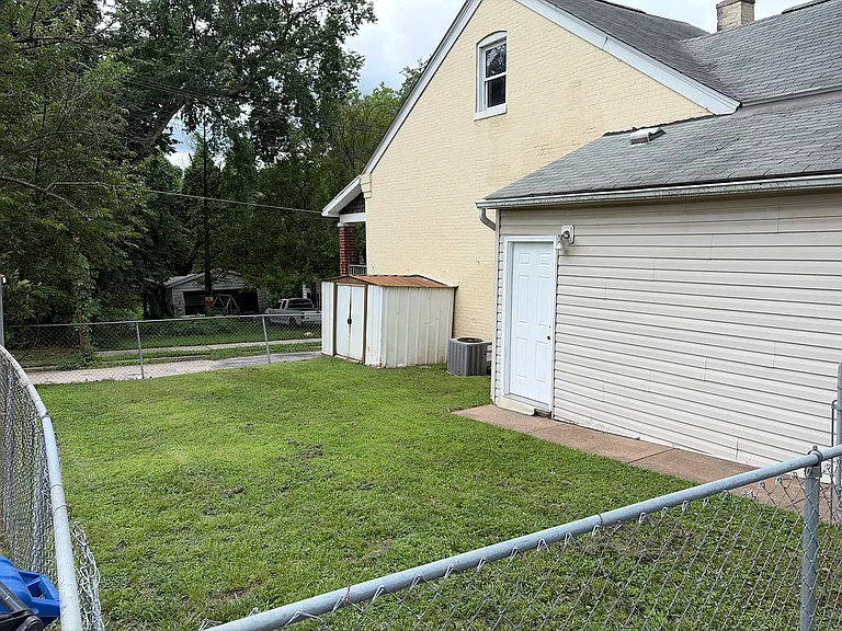 909 W Washington St — Photo 4