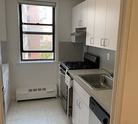 4th image of 435 W 57th St APT 10b