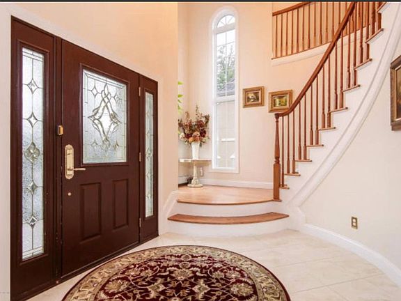 4th image of 47 Saint Edward Ln