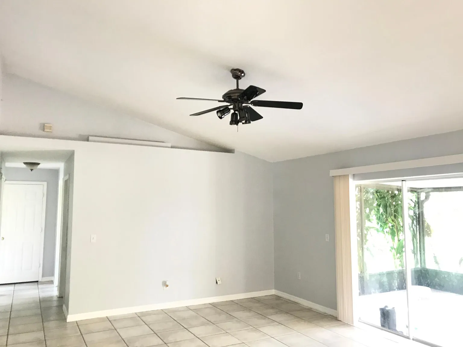 4 bed, 1955 sqft, $2,500 — Photo 2