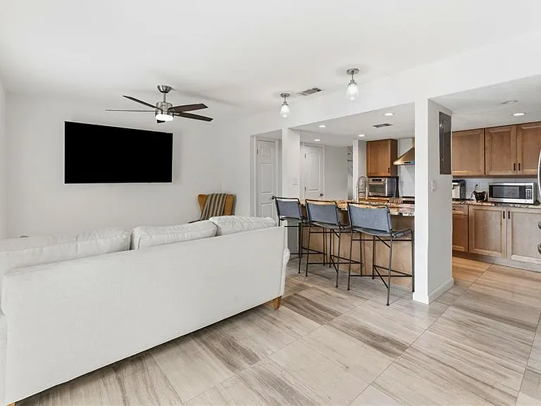 105 E Davis Blvd #B — Photo 17