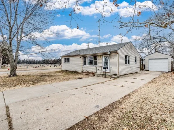 1201 Golf St, Augusta, KS 67010