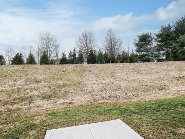 425 Magnolia Dr, Peters Township, PA 15367