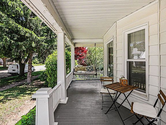 5th image of 149 Pleasant St