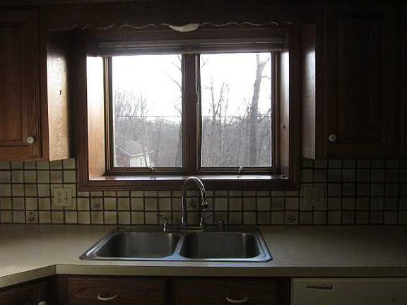 5th image of 12 Hollow Way Dr