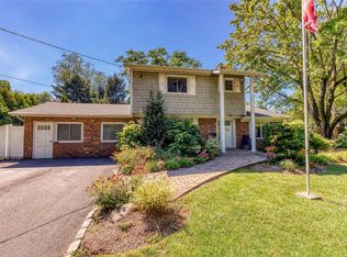 38 Hallock Landing Rd, Rocky Point, NY 11778