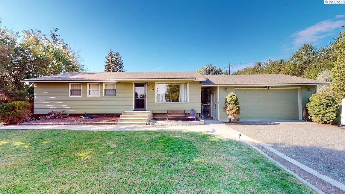 1909 N Riverside Dr photo 1