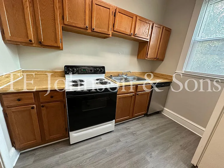666 1/2 N Spring St #A — Photo 4