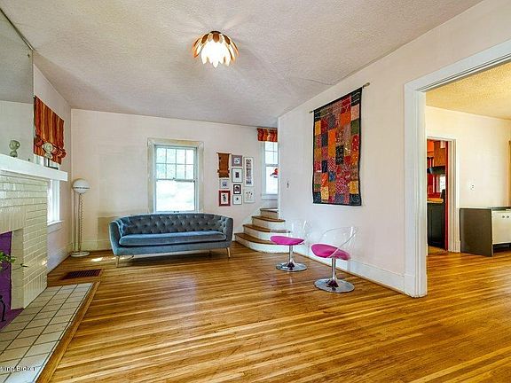 5th image of 2318 Carolina Ave