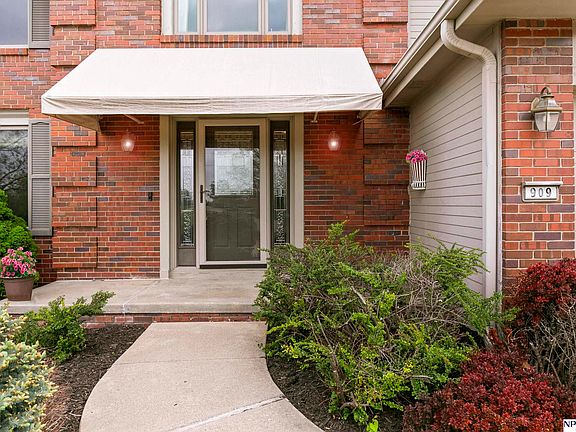 4th image of 909 S 159th Ave