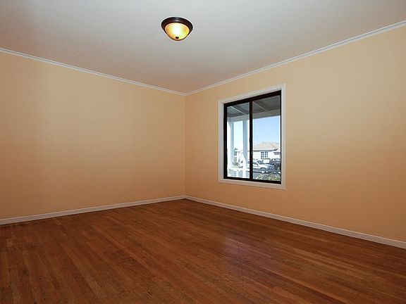 5th image of 115 Manor Dr