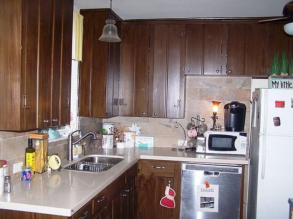 3rd image of 2415 Highwood Dr