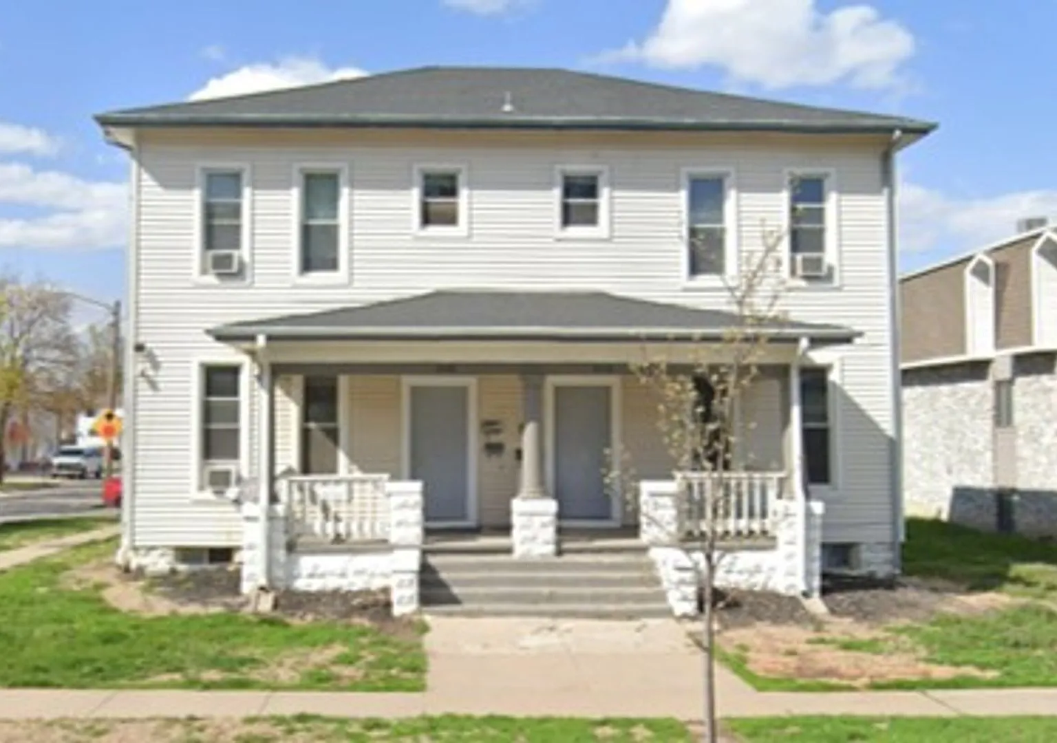 2100 F — Photo 1
