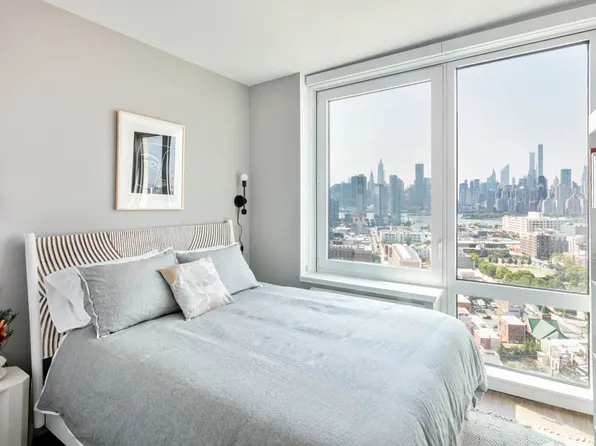 22-44 Jackson Avenue image 1 of 36