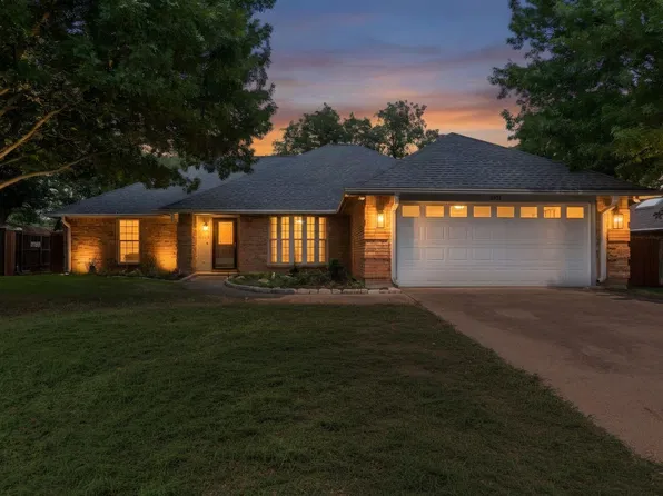 8951 Hialeah Cir N, North Richland Hills, TX 76182