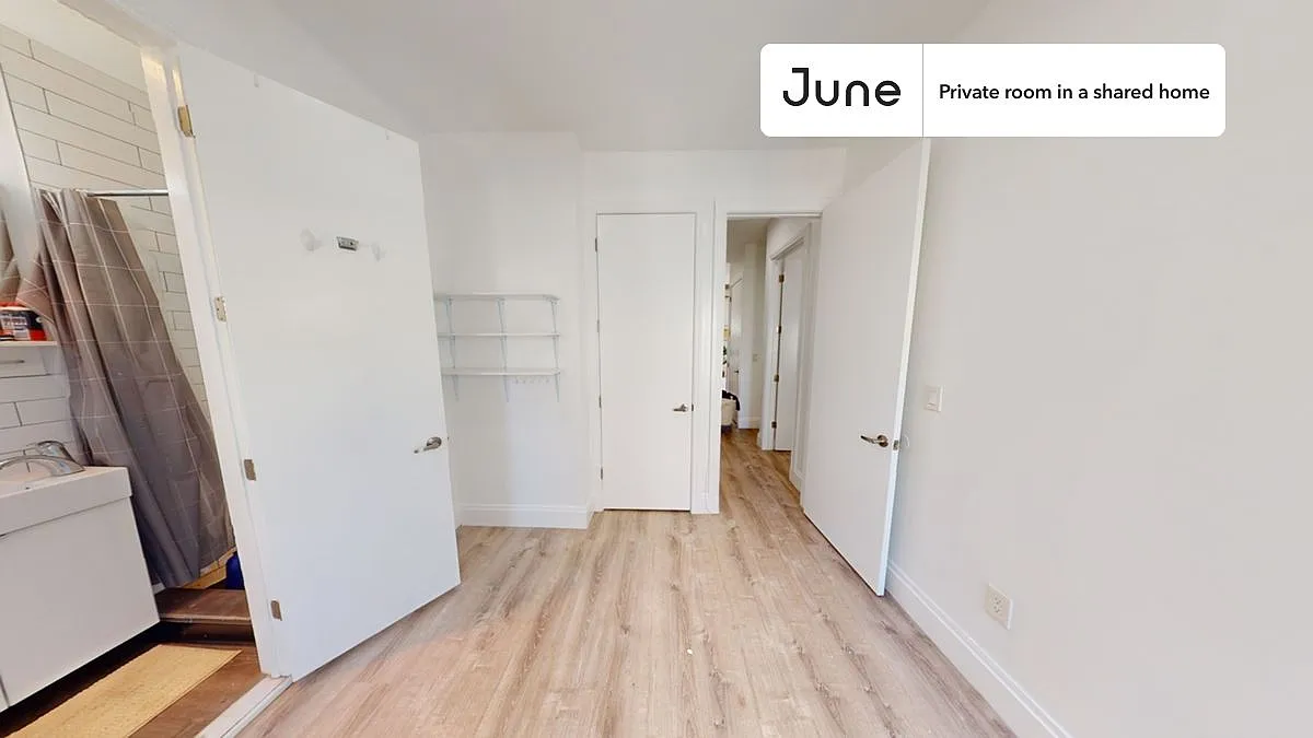 Full bedroom in 3 bed/2 bath home in Greenpoint #1736 B — Photo 4
