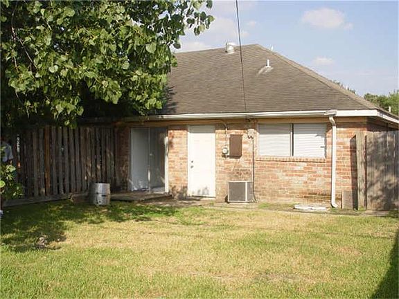 3rd image of 8112 Beech Cove Ln