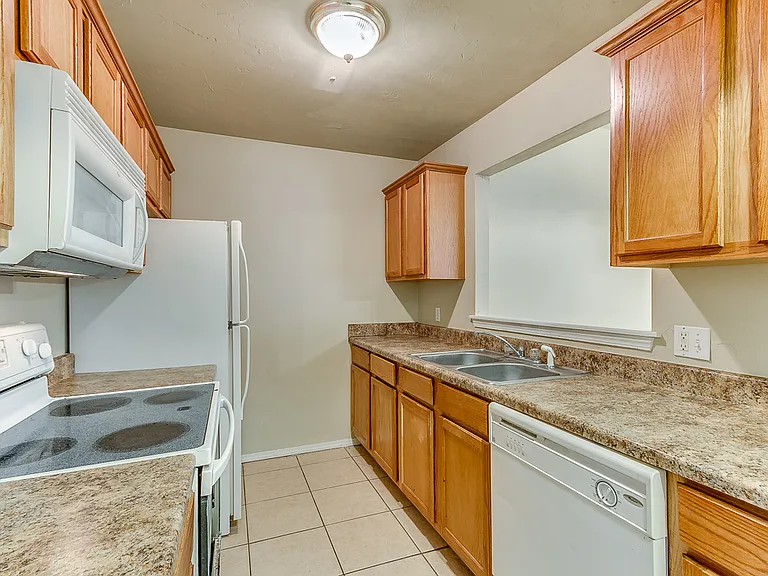 2427 W Oklahoma Ave — Photo 6