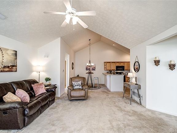 5th image of 653 Ballymeade Village Dr
