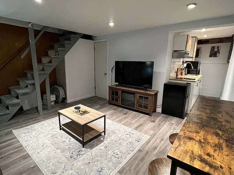 8301 NE Hassalo St — Photo 21
