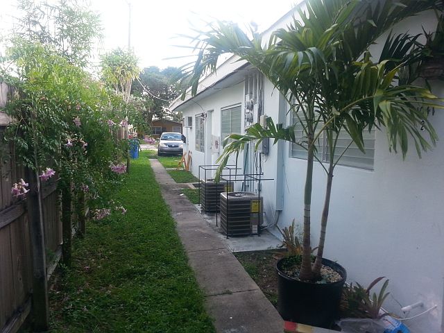 1st image of 1041 NE 33rd St #2