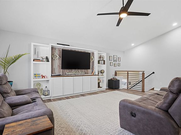 4th image of 304 Village Sq