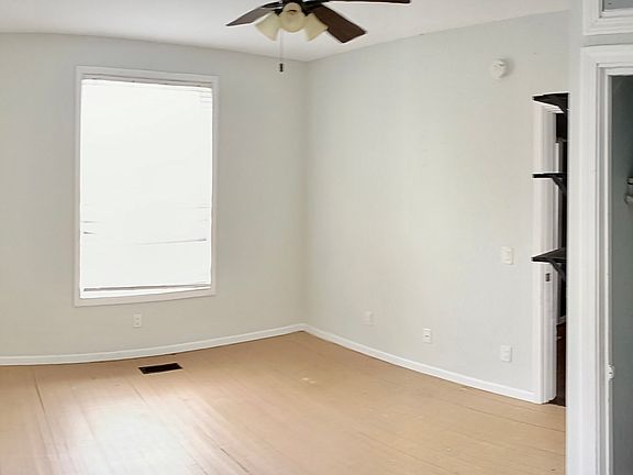 3rd image of 432 E Main St #B