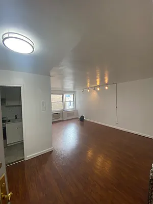 Rented by R New York | media 2