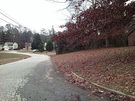 4th image of 3484 Framingham Dr