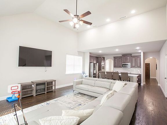 5th image of 1501 Laurence Ln