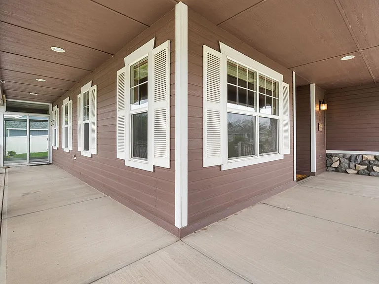 1068 Canal Dr — Photo 3