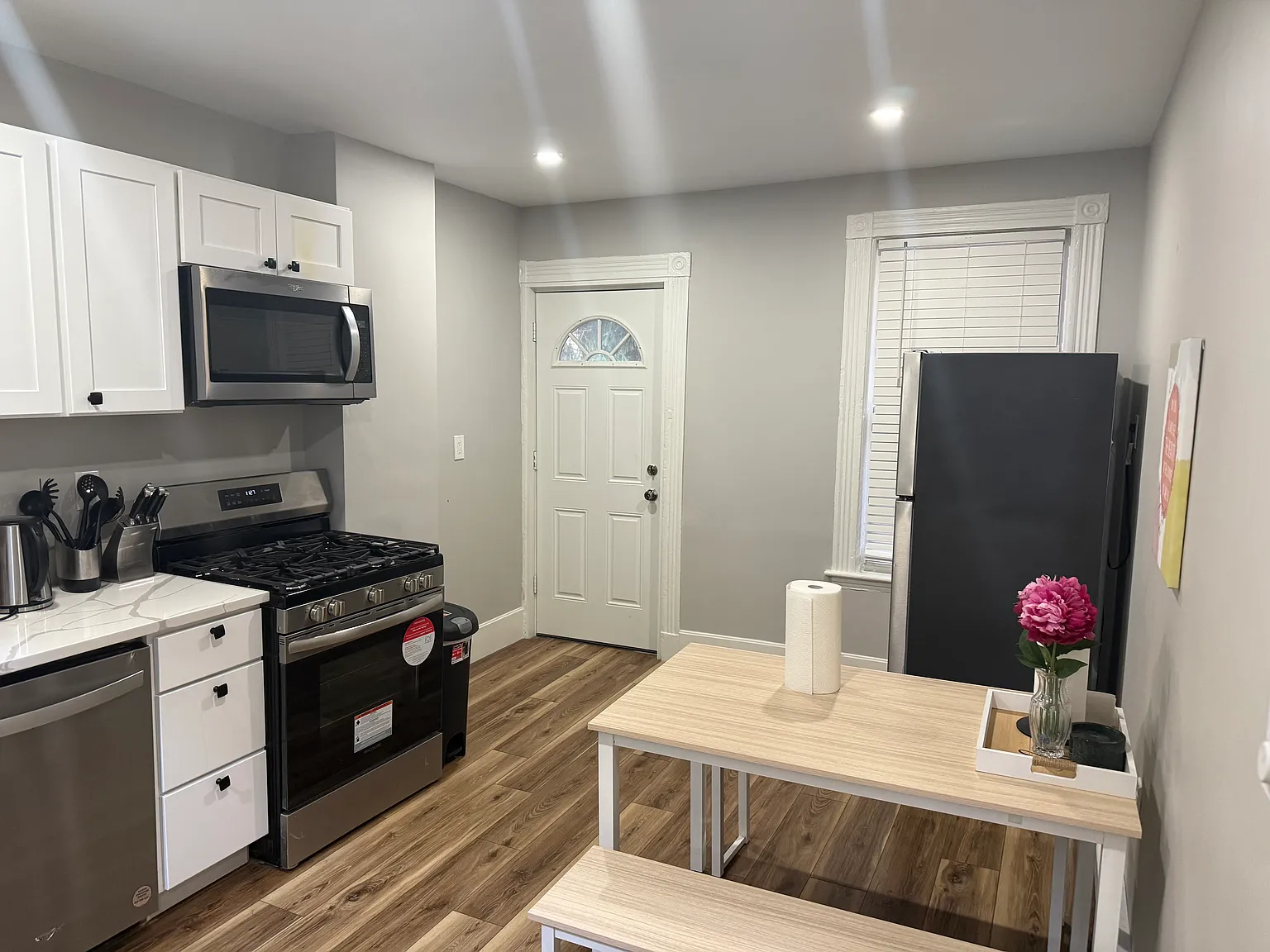 2 bed, 750 sqft, $2,600 — Photo 1