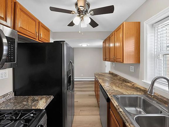 3rd image of 1105 Carrington Ave