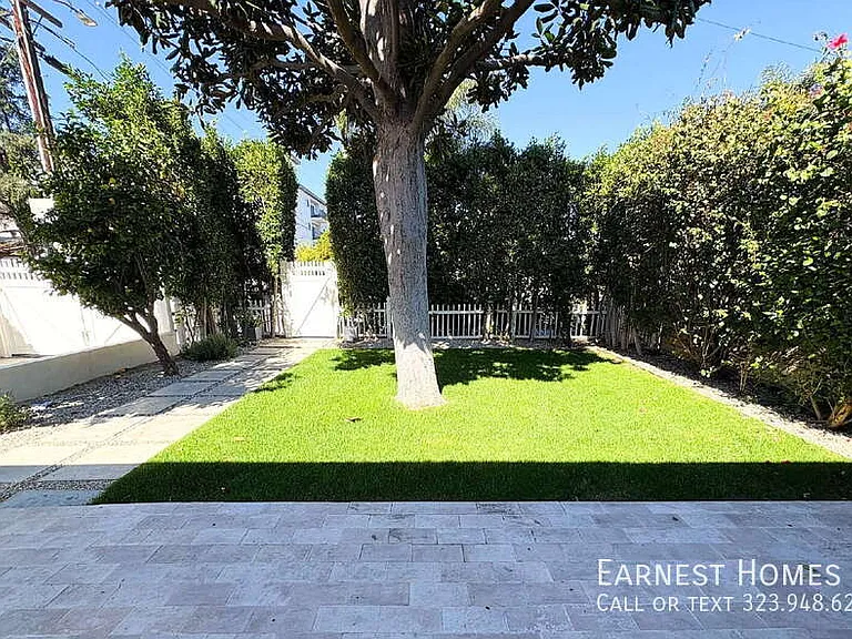 15242 Morrison St — Photo 20