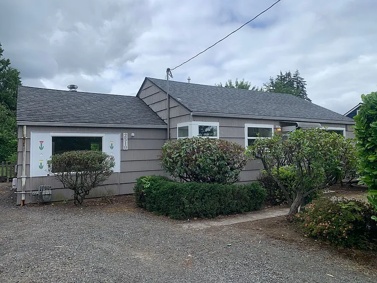 2510 SE Chestnut St — Photo 1