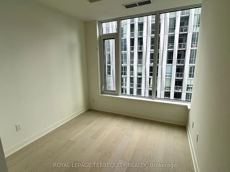 11 Yorkville Ave #4906 — Photo 8