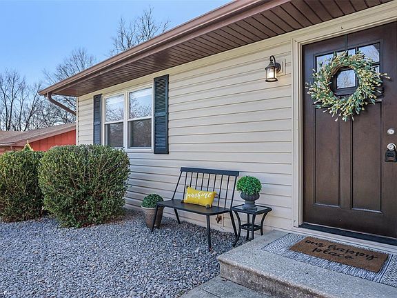 2nd image of 208 Glenlake Dr