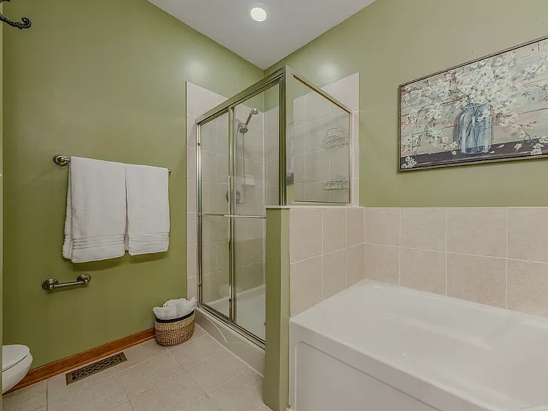 142 W Park Ave #D — Photo 2